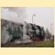 Při rozjedu parní lokomotivy 464.202 byly první vozy vlaku zahaleny v oblacích páry