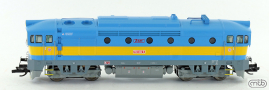 [Lokomotivy] → [Motorov] → [T478.3 „Brejlovec”] → ZSR-750-032: dieselov lokomotiva modr se lutm vstranm psem