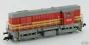 [Lokomotivy] → [Motorov] → [T466.2/T448.0] → TT740-800: dieselov lokomotiva erven se lutmi prouky, ed stecha, rm a pojezd
